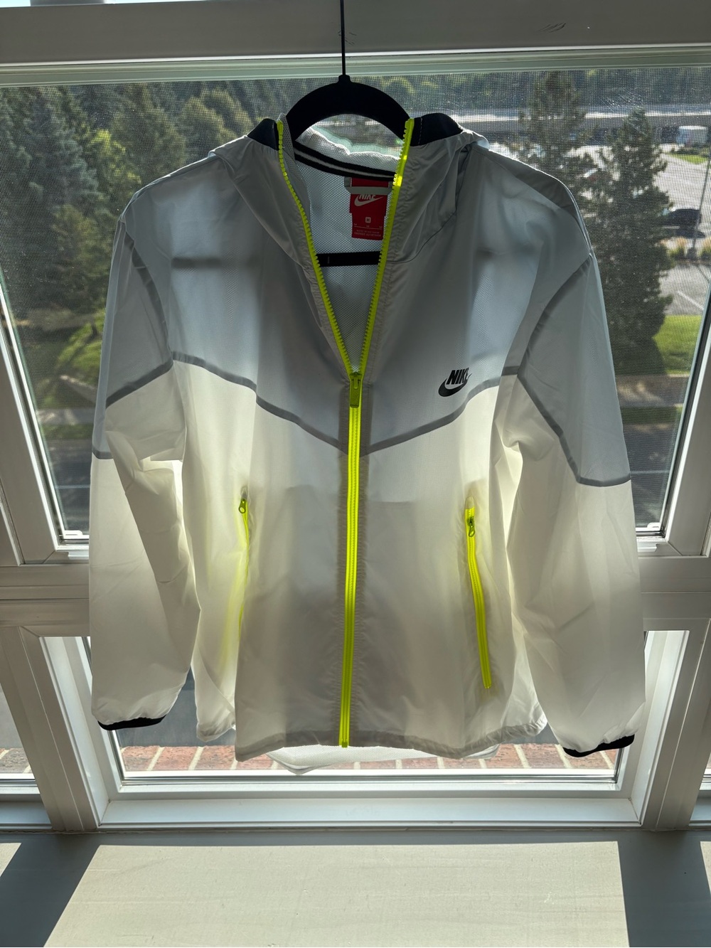 Nike Men’s White Windbreaker Jacket with Neon Yellow Zippers